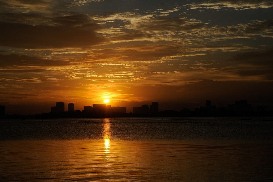 Sunset hunting from the old seaplane station in Hanoi's West Lake 1336 ho tay sunset 2